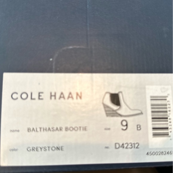 Excellent Condition! Cole Haan - Balthasar Bootie - size 9 - Greystone - Picture 7 of 7